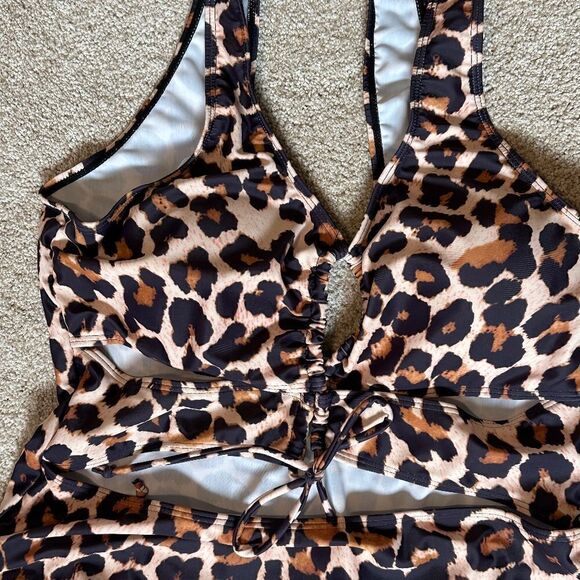 29- Sexy Cheetah  Print Cut out one piece swimsuit - Picture 3 of 6